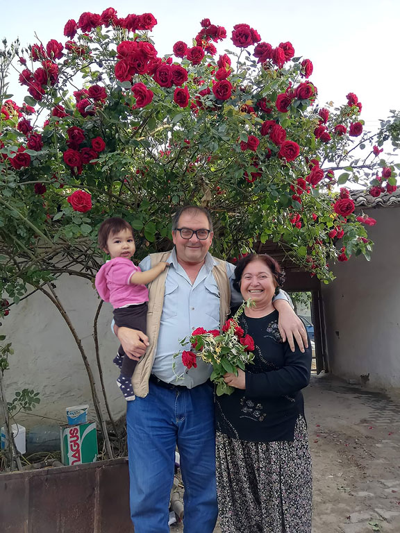 Dede ve nineyle birlikte torunun fotomontajla birleştirilmiş hali sonrası