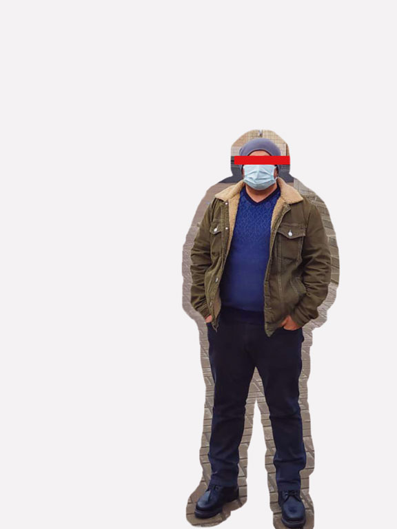 Orijinal portre – arka plan değiştirme öncesi sade stüdyo fotoğrafı