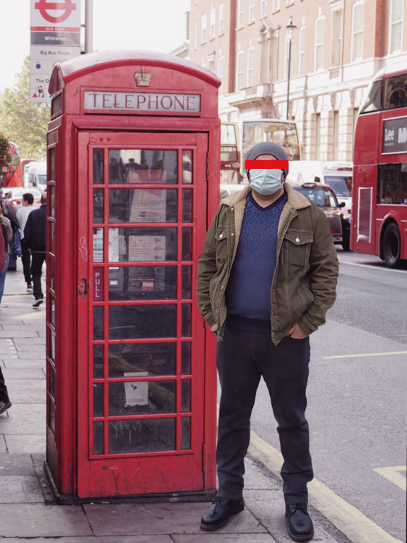 İngiltere kırmızı telefon kulübesi önünde arka plan değiştirme sonrası montajlı portre
