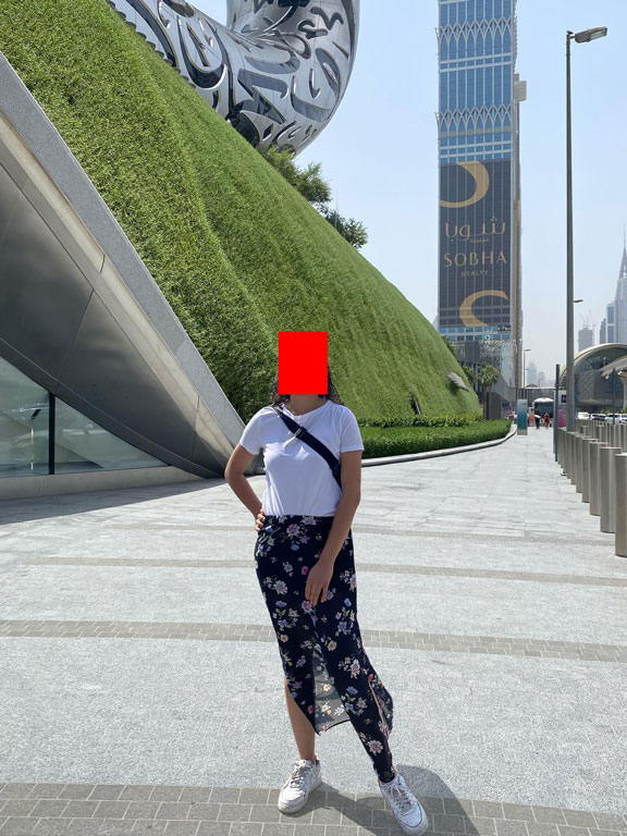 Fotoğrafa Dubai’deki açık alana bir kız başarıyla montajlandı