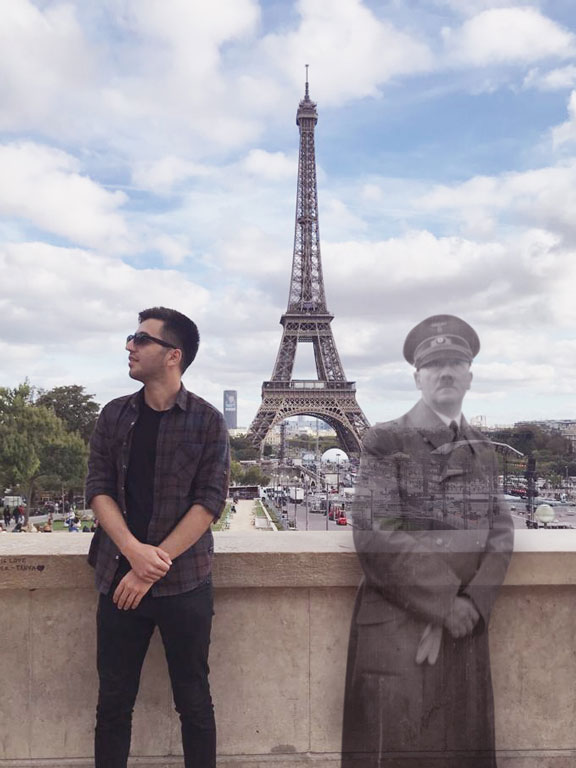 Eyfel Kulesi önünde geçmişten Hitler ve günümüzden bir gencin birleştiği arkaplan değiştirme ve fotoğraf birleştirme çalışması.