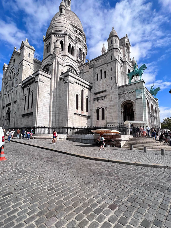 Paris Sacré-Cœur Bazilikası ön cephesinin figürsüz fotoğrafı