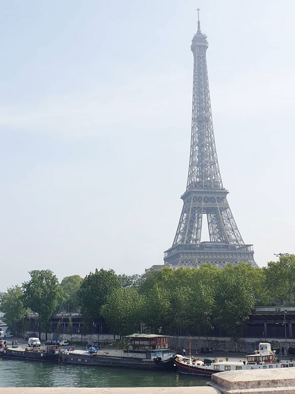 Montaj öncesi eyfel kulesi