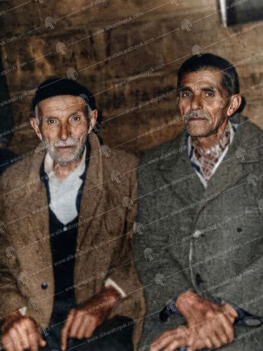 Çatlakları onarılmış, netleştirilmiş ve renklendirilmiş eski fotoğraf