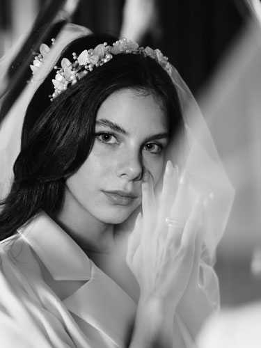 Bu alternatif, montajın yapay duracağından endişe eden müşterilere güven vermek için teknik detaylara ve sonucun inandırıcılığına odaklanır. Ton daha profesyonel ve kendinden emindir.