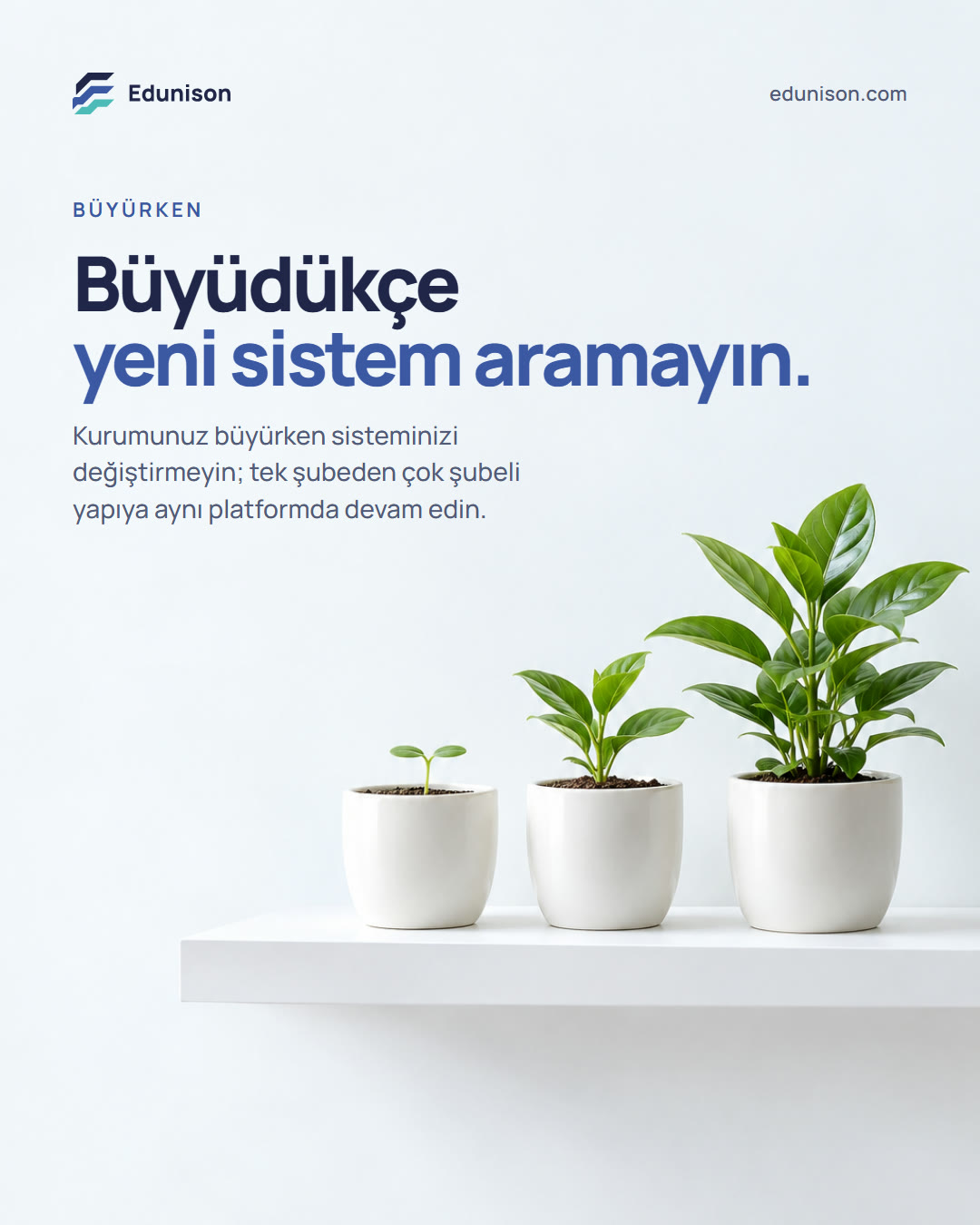 Büyüyen Fidan Sosyal Medya Tasarımı Büyüyen fidan sosyal medya tasarımı: üç saksıda üç farklı büyüme evresindeki bitki, "Büyüdükçe yeni sistem aramayın." başlığı