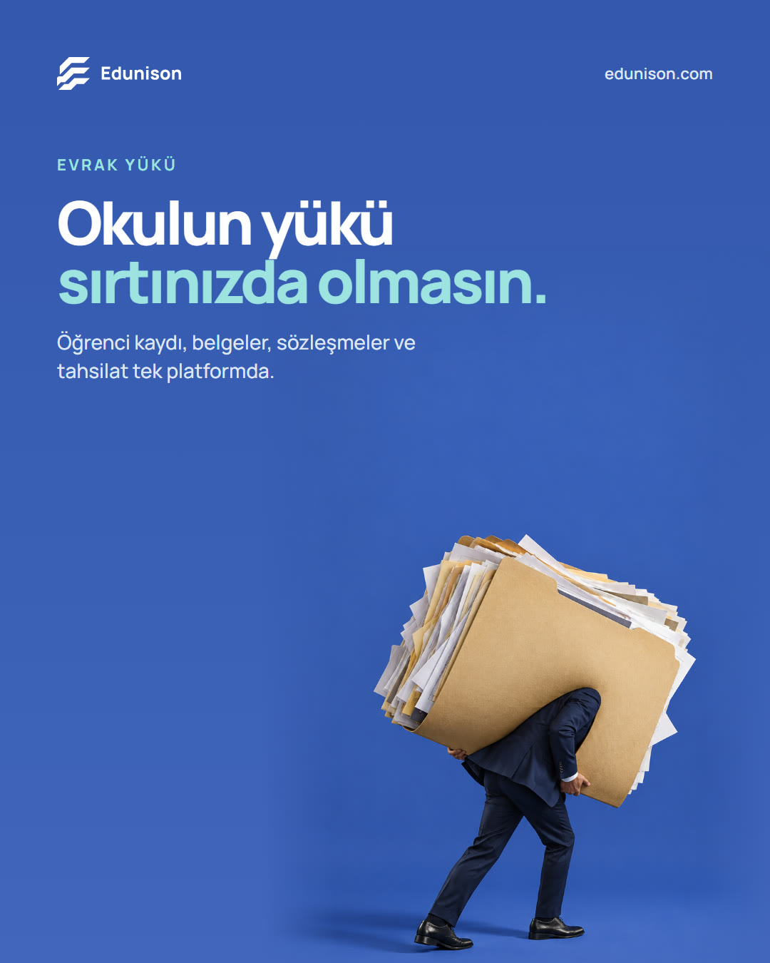 Evrak Yükü Sosyal Medya Tasarımı Evrak yükü sosyal medya tasarımı: sırtında dev bir evrak klasörü taşıyarak yürüyen takım elbiseli bir adam, "Okulun yükü sırtınızda olmasın." başlığı